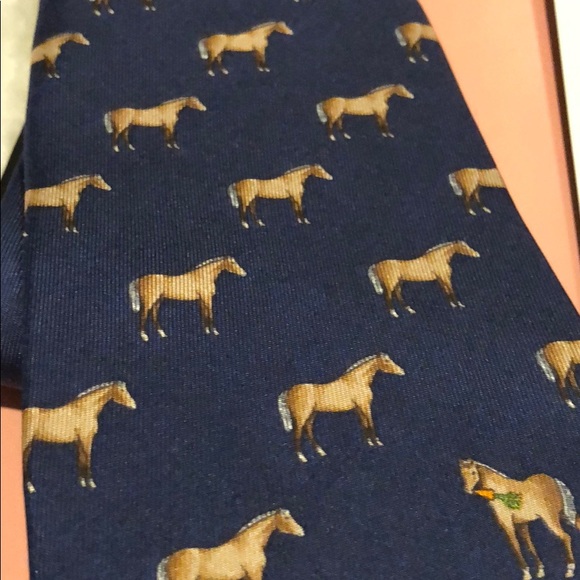 ✨NEW✨ Thomas Pink Tie Navy Blue w/ Horses Pattern - Picture 4 of 5